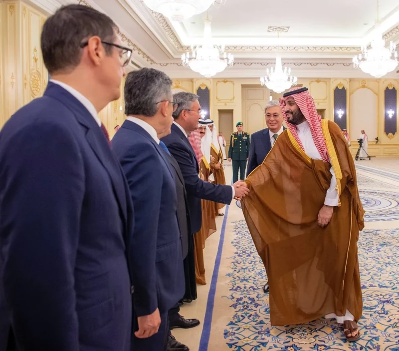 سمو سيدي ولي العهد يستقبل فخامة رئيس جمهورية كازاخستان بجدة - صورة 16