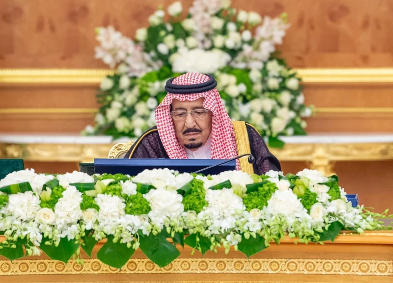 سيدي خادم الحرمين الشريفين يرأس جلسة مجلس الوزراء في قصر السلام بجدة - صورة 3