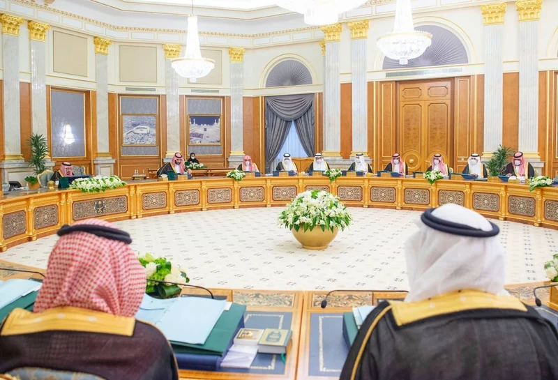سيدي خادم الحرمين الشريفين يرأس جلسة مجلس الوزراء في قصر السلام بجدة - صورة 4