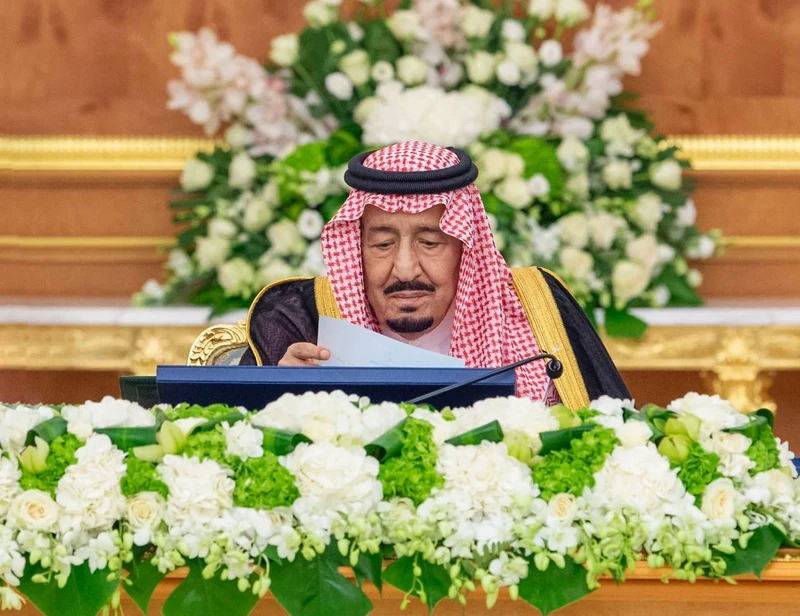 سيدي خادم الحرمين الشريفين يرأس جلسة مجلس الوزراء في قصر السلام بجدة - صورة 7