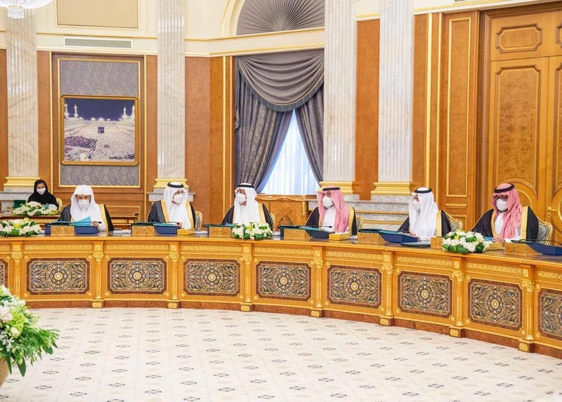 سيدي خادم الحرمين الشريفين يرأس جلسة مجلس الوزراء - صورة 3