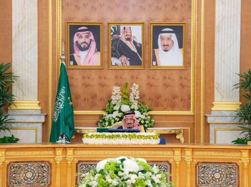 سيدي خادم الحرمين الشريفين يرأس جلسة مجلس الوزراء - صورة 4