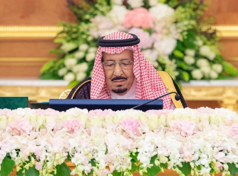سيدي خادم الحرمين الشريفين يرأس جلسة مجلس الوزراء - صورة 3