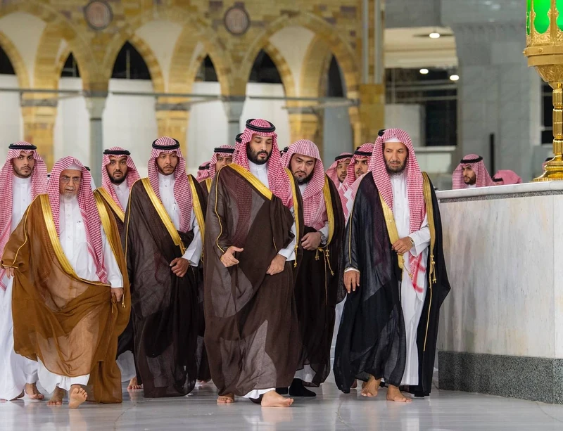 سمو سيدي ولي العهد يتشرف بغسل الكعبة المشرفة نيابة عن سيدي خادم الحرمين الشريفين - صورة 9
