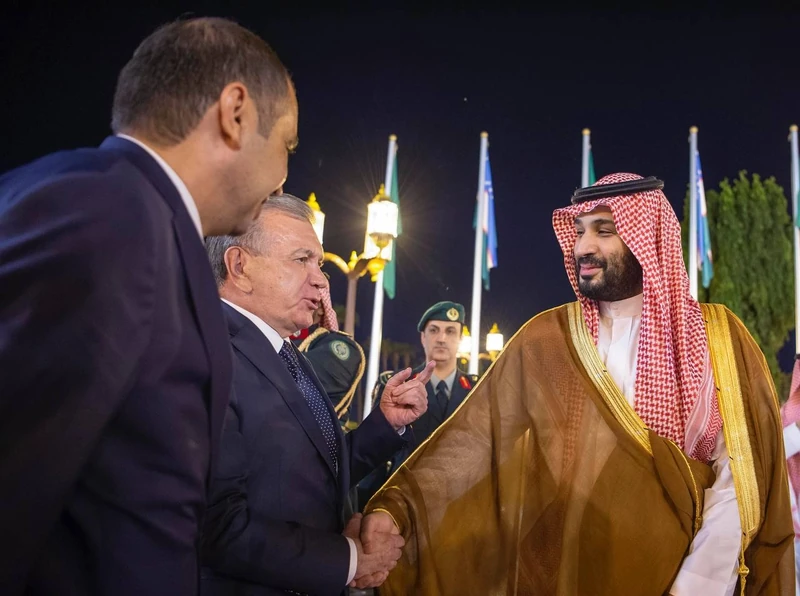 سمو سيدي ولي العهد يستقبل فخامة رئيس جمهورية أوزبكستان ويقيم مراسم استقبال رسمية لفخامته - صورة 2