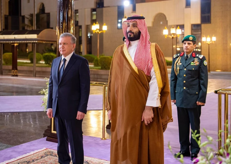 سمو سيدي ولي العهد يستقبل فخامة رئيس جمهورية أوزبكستان ويقيم مراسم استقبال رسمية لفخامته - صورة 3