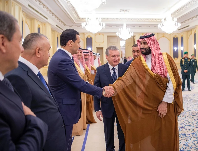 سمو سيدي ولي العهد يستقبل فخامة رئيس جمهورية أوزبكستان ويقيم مراسم استقبال رسمية لفخامته - صورة 12