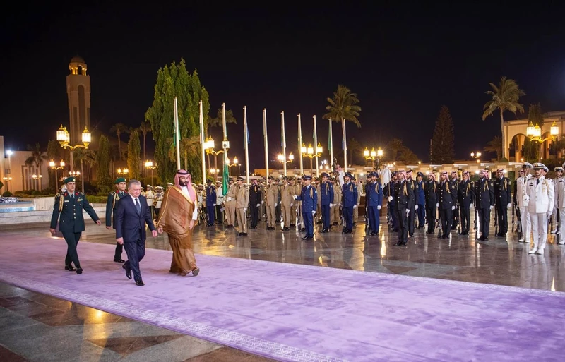 سمو سيدي ولي العهد يستقبل فخامة رئيس جمهورية أوزبكستان ويقيم مراسم استقبال رسمية لفخامته - صورة 6