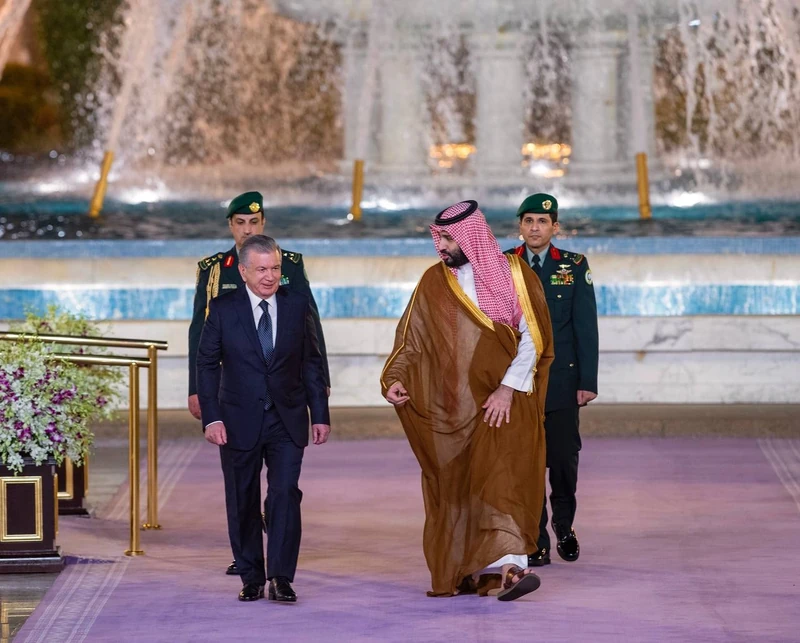 سمو سيدي ولي العهد يستقبل فخامة رئيس جمهورية أوزبكستان ويقيم مراسم استقبال رسمية لفخامته - صورة 7