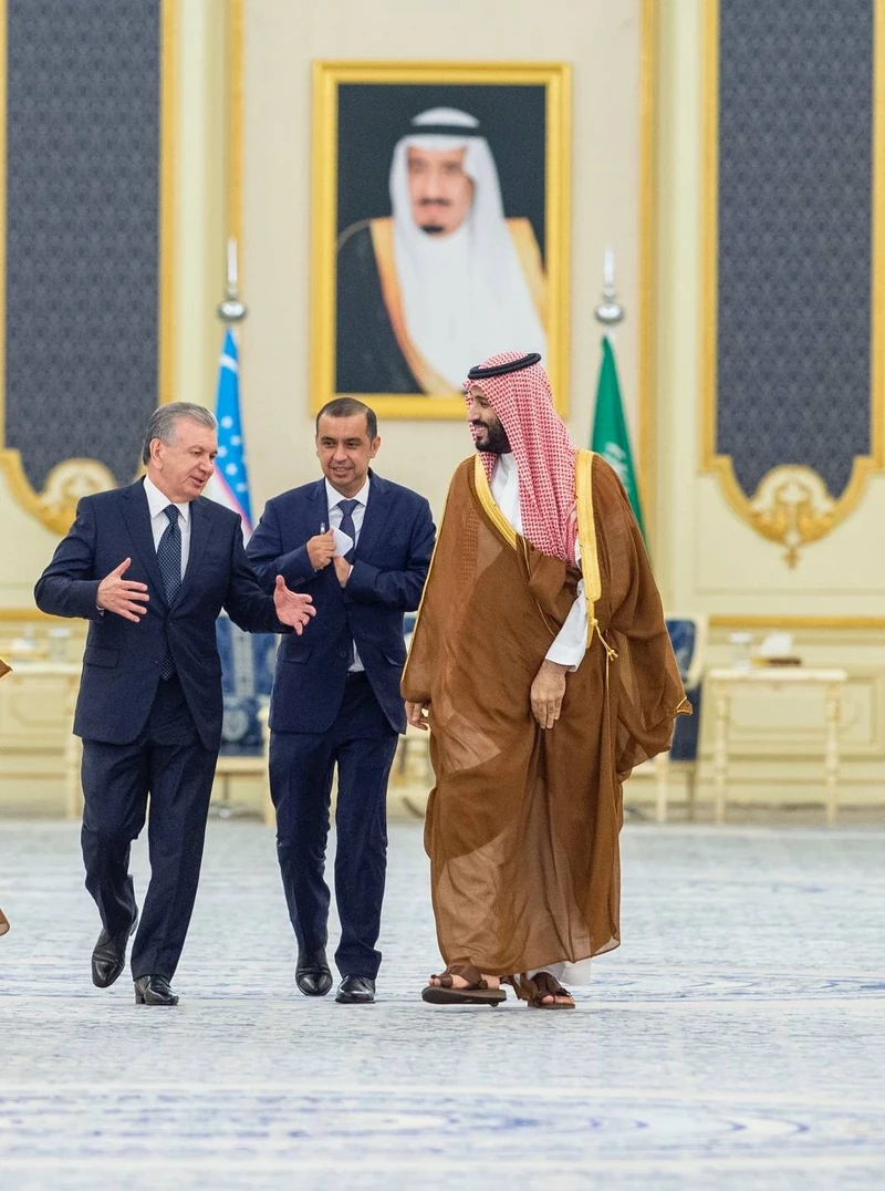 سمو سيدي ولي العهد يستقبل فخامة رئيس جمهورية أوزبكستان ويقيم مراسم استقبال رسمية لفخامته - صورة 9