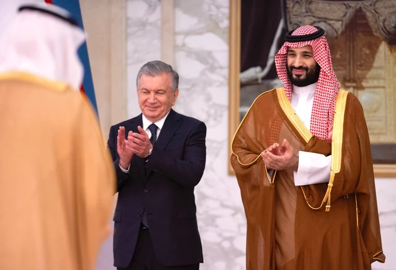 سمو سيدي ولي العهد يستقبل فخامة رئيس جمهورية أوزبكستان ويقيم مراسم استقبال رسمية لفخامته - صورة 10
