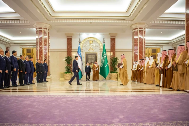 سمو سيدي ولي العهد ورئيس أوزبكستان يشهدان تبادل الاتفاقيات ومذكرات التفاهم بين البلدين - صورة 7