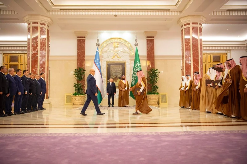 سمو سيدي ولي العهد ورئيس أوزبكستان يشهدان تبادل الاتفاقيات ومذكرات التفاهم بين البلدين - صورة 9