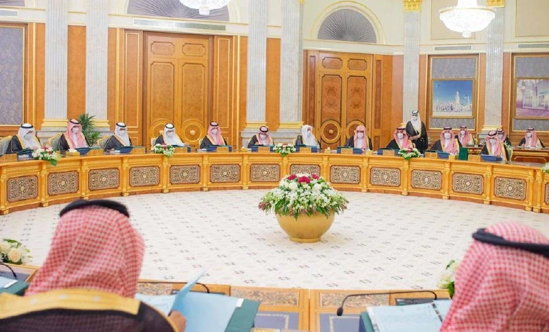 سيدي خادم الحرمين الشريفين يرأس جلسة مجلس الوزراء في قصر السلام بجدة - صورة 2