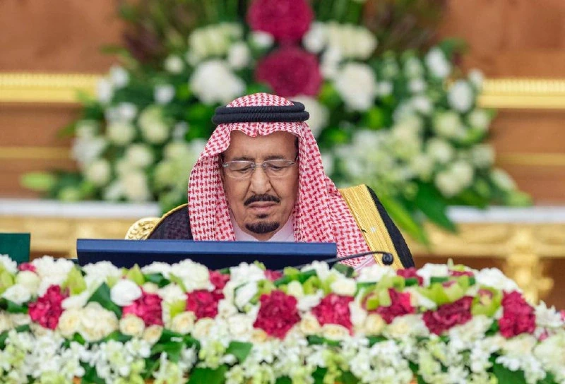 سيدي خادم الحرمين الشريفين يرأس جلسة مجلس الوزراء في قصر السلام بجدة - صورة 4