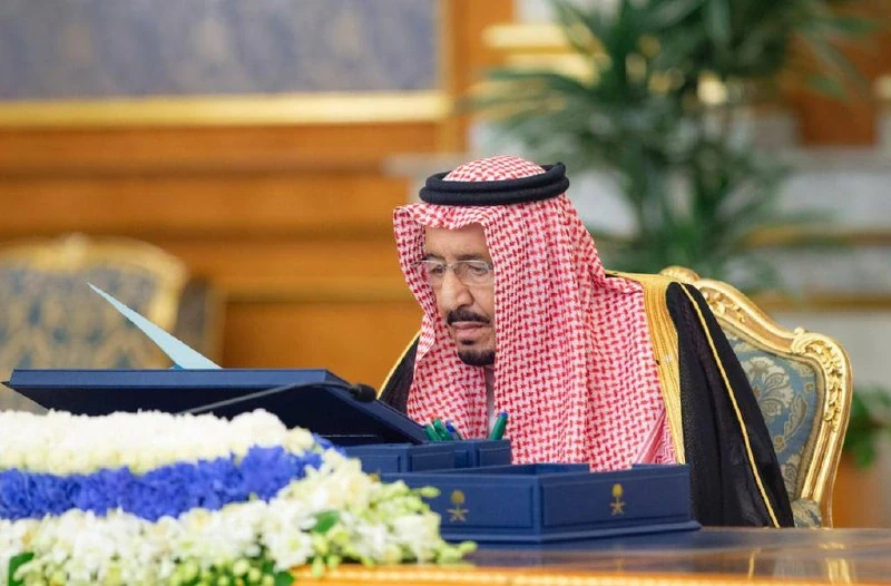 سيدي خادم الحرمين الشريفين يرأس جلسة مجلس الوزراء في قصر السلام بجدة - صورة 2