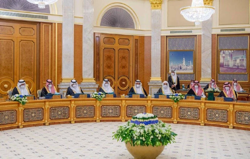 سيدي خادم الحرمين الشريفين يرأس جلسة مجلس الوزراء في قصر السلام بجدة - صورة 3