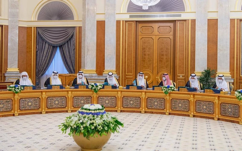سيدي خادم الحرمين الشريفين يرأس جلسة مجلس الوزراء في قصر السلام بجدة - صورة 4