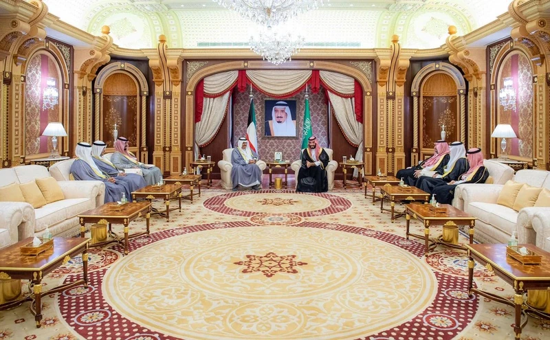سمو سيدي ولي العهد يتسلم رسالة خطية لخادم الحرمين الشريفين من سمو أمير دولة الكويت - صورة 2