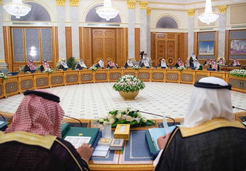 سيدي خادم الحرمين الشريفين يرأس جلسة مجلس الوزراء في قصر السلام بجدة - صورة 4
