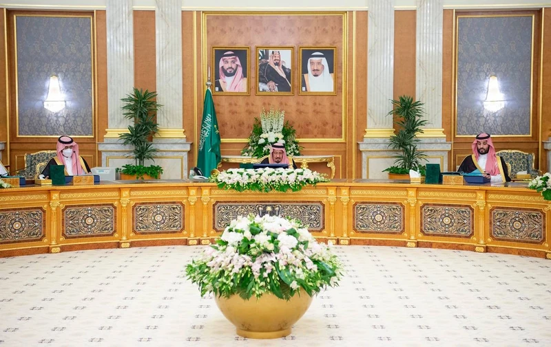 سيدي خادم الحرمين الشريفين يرأس جلسة مجلس الوزراء في قصر السلام بجدة - صورة 6