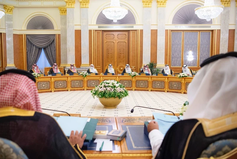 سيدي خادم الحرمين الشريفين يرأس جلسة مجلس الوزراء في قصر السلام بجدة - صورة 7
