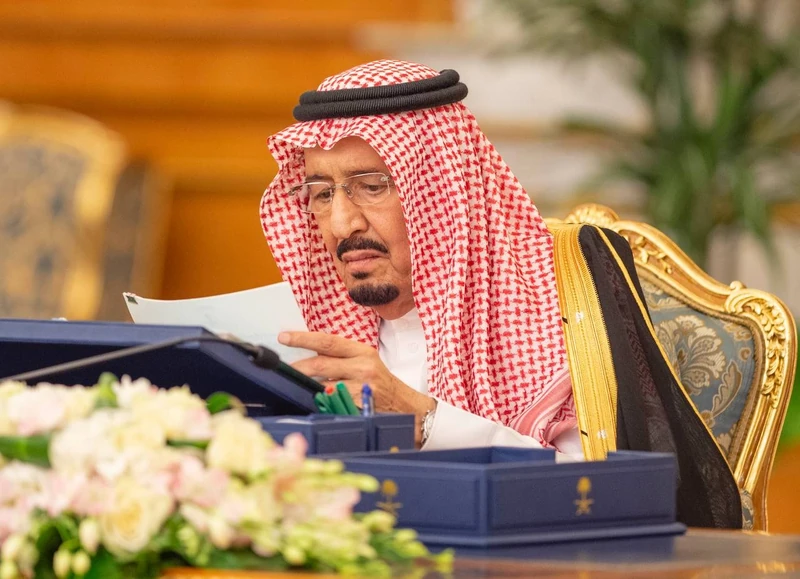 سيدي خادم الحرمين الشريفين يرأس جلسة مجلس الوزراء في قصر السلام بجدة - صورة 2