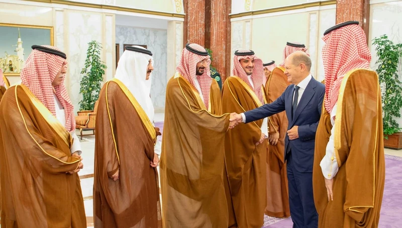 سمو سيدي ولي العهد يستقبل المستشار الألماني في قصر السلام بجدة - صورة 5