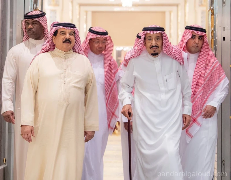 سيدي خادم الحرمين الشريفين يستقبل جلالة ملك مملكة البحرين ويقيم مأدبة غداء تكريماً لجلالته - صورة 11