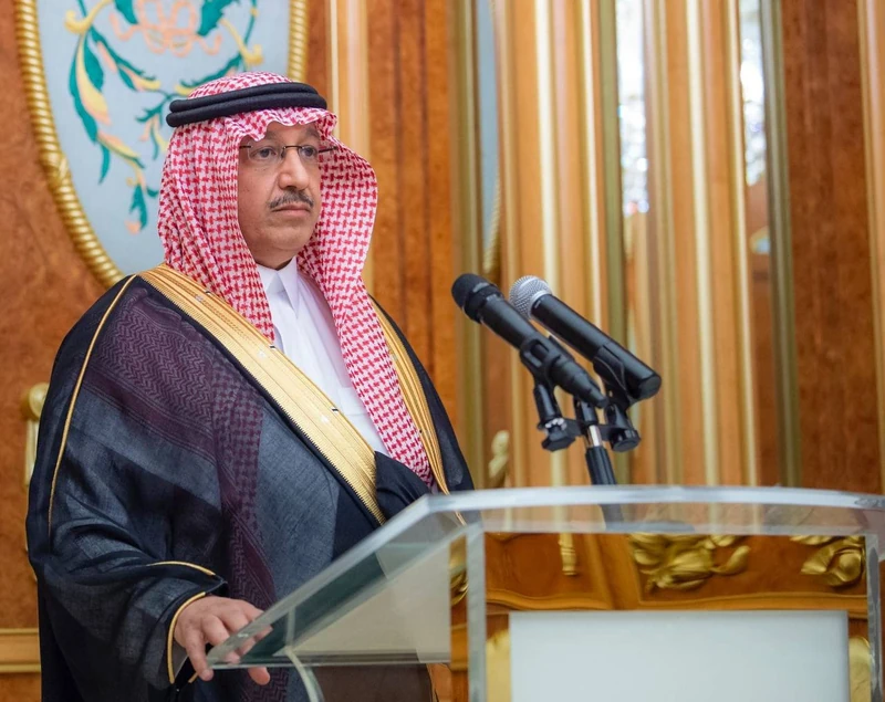 سمو وزير الدفاع ووزير التعليم يؤديان القسم أمام سيدي خادم الحرمين الشريفين وبحضور ولي العهد - صورة 4