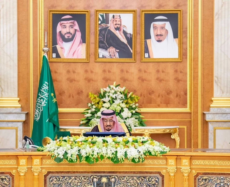 سيدي خادم الحرمين الشريفين يرأس جلسة مجلس الوزراء في قصر السلام بجدة - صورة 3