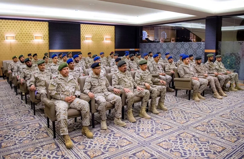 سمو سيدي ولي العهد يلتقي سمو وزير الدفاع وقيادات الوزارة - صورة 12