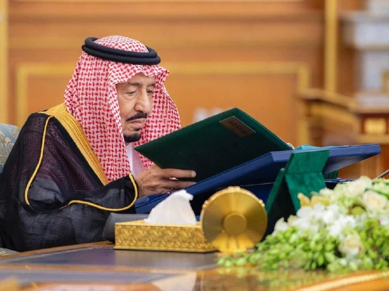 سيدي خادم الحرمين الشريفين يرأس جلسة مجلس الوزراء في قصر السلام بجدة - صورة 2