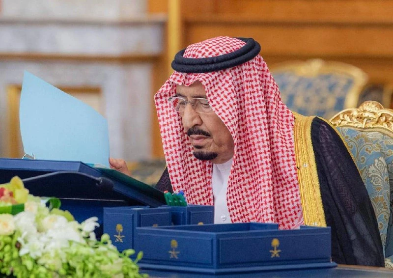 سيدي خادم الحرمين الشريفين يرأس جلسة مجلس الوزراء في قصر السلام بجدة - صورة 3