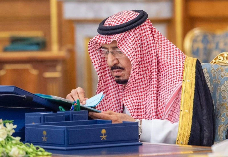 سيدي خادم الحرمين الشريفين يرأس جلسة مجلس الوزراء في قصر السلام بجدة - صورة 2
