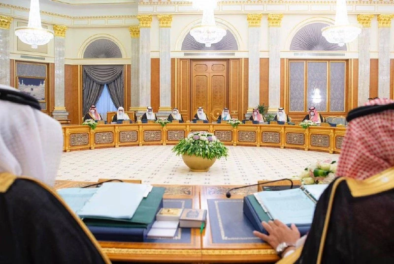 سيدي خادم الحرمين الشريفين يرأس جلسة مجلس الوزراء في قصر السلام بجدة - صورة 3