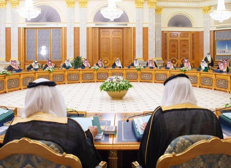 سيدي خادم الحرمين الشريفين يرأس جلسة مجلس الوزراء في قصر السلام بجدة - صورة 5