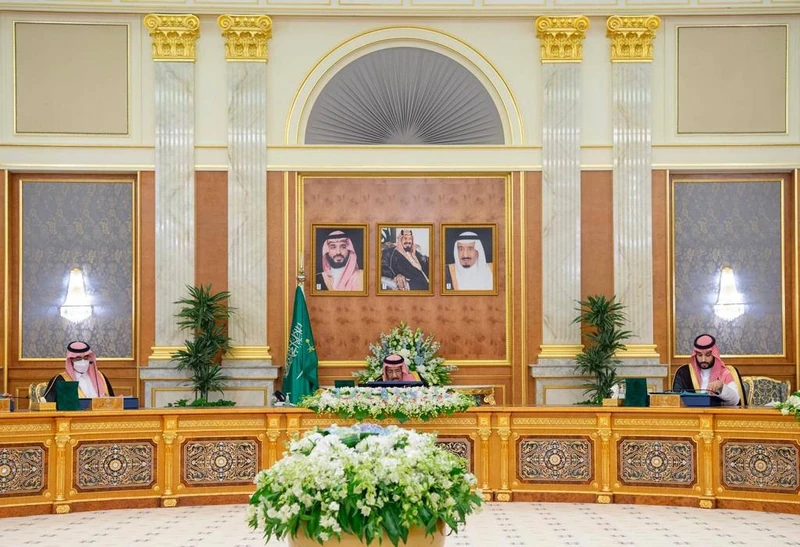 سيدي خادم الحرمين الشريفين يرأس جلسة مجلس الوزراء في قصر السلام بجدة - صورة 7