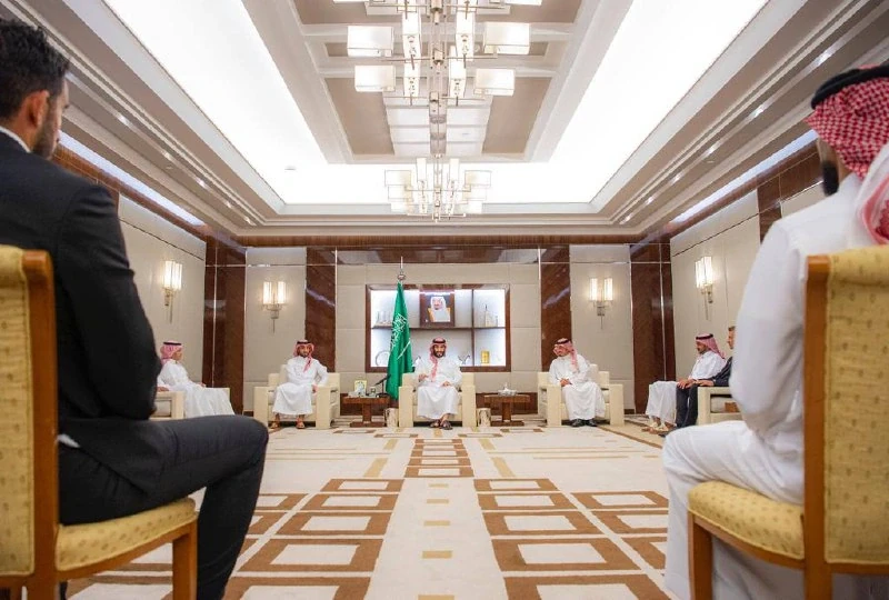 سمو سيدي ولي العهد يستقبل لاعبي المنتخب السعودي المشاركين في كأس العالم - صورة 4