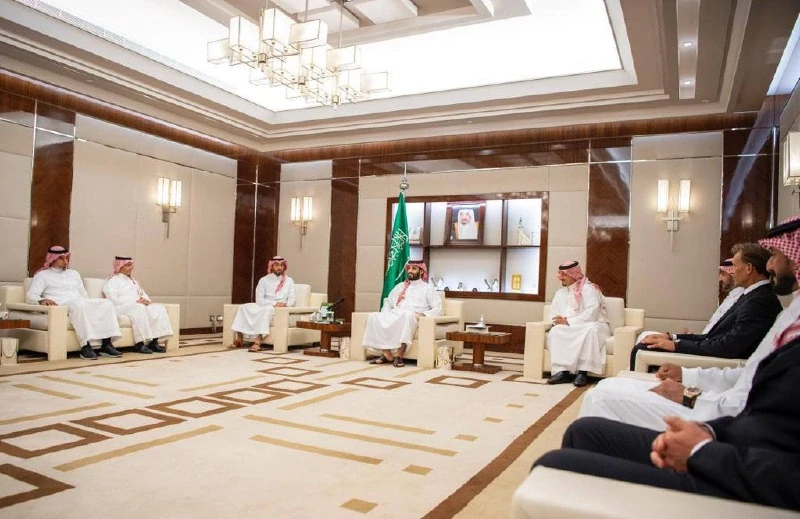 سمو سيدي ولي العهد يستقبل لاعبي المنتخب السعودي المشاركين في كأس العالم - صورة 9