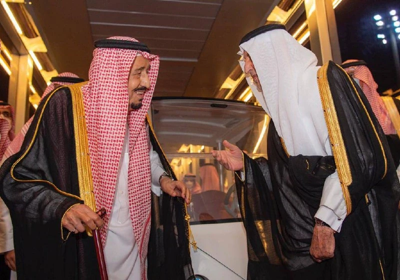 سيدي خادم الحرمين الشريفين يغادر جدة متوجهاً إلى الرياض - صورة 3