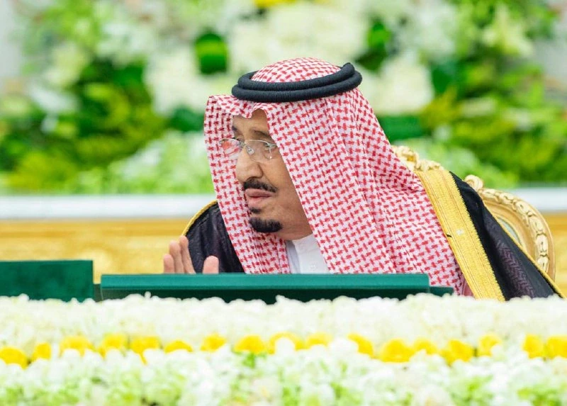 سيدي خادم الحرمين الشريفين يرأس جلسة مجلس الوزراء بالرياض - صورة 3