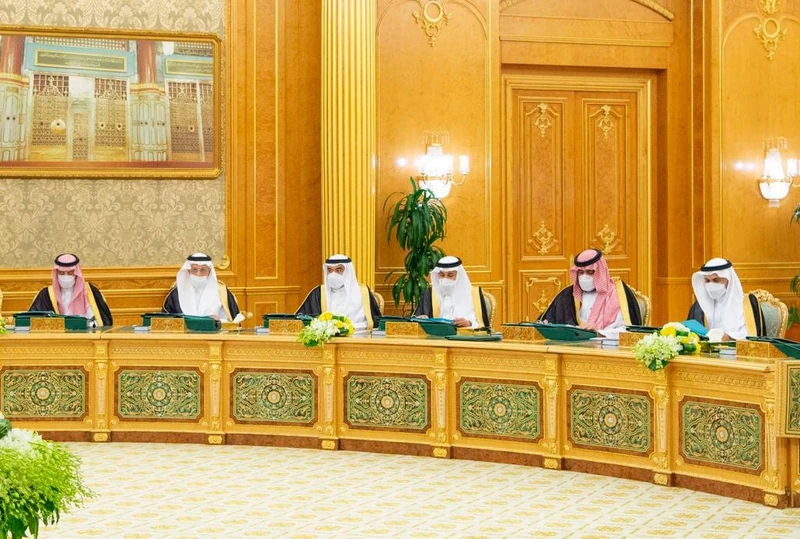 سيدي خادم الحرمين الشريفين يرأس جلسة مجلس الوزراء بالرياض - صورة 4