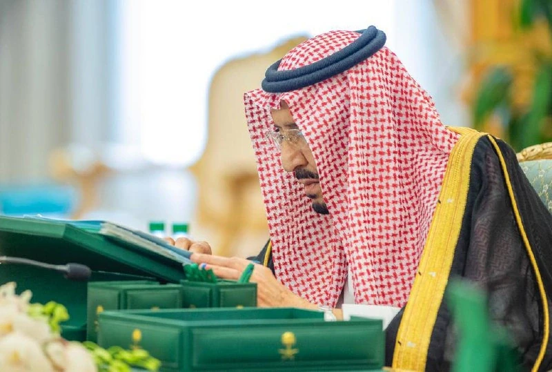 سيدي خادم الحرمين الشريفين يرأس جلسة مجلس الوزراء بالرياض - صورة 6