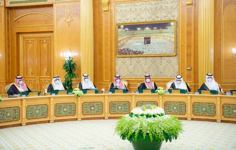 سيدي خادم الحرمين الشريفين يرأس جلسة مجلس الوزراء بالرياض - صورة 7