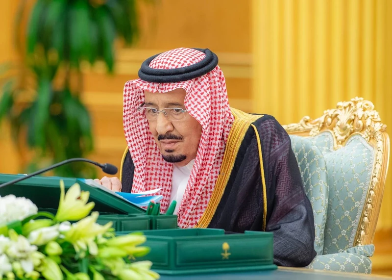 سيدي خادم الحرمين الشريفين يرأس جلسة مجلس الوزراء بالرياض - صورة 2