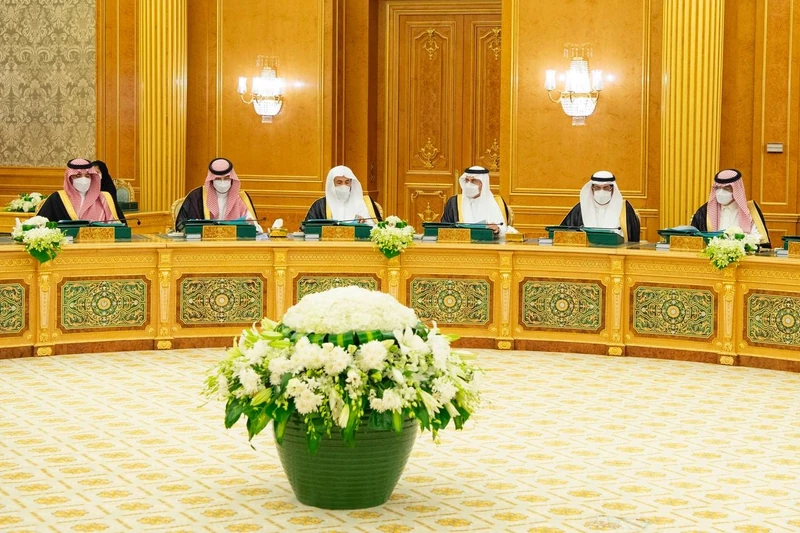 سيدي خادم الحرمين الشريفين يرأس جلسة مجلس الوزراء بالرياض - صورة 3