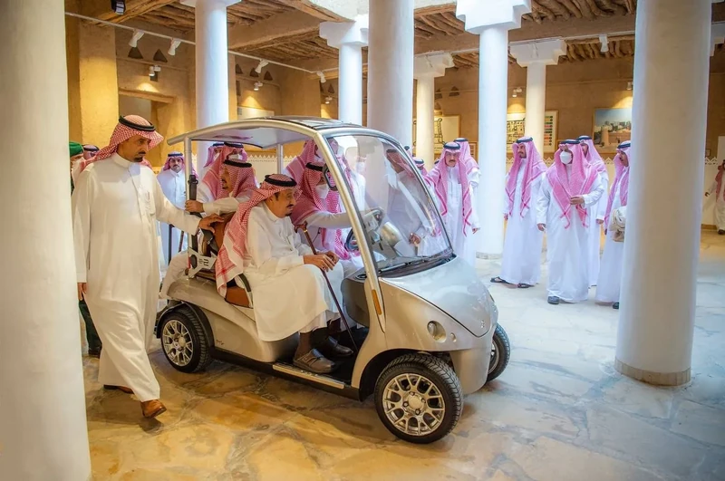 سيدي خادم الحرمين الشريفين يزور منطقة قصر الحكم في مدينة الرياض - صورة 12
