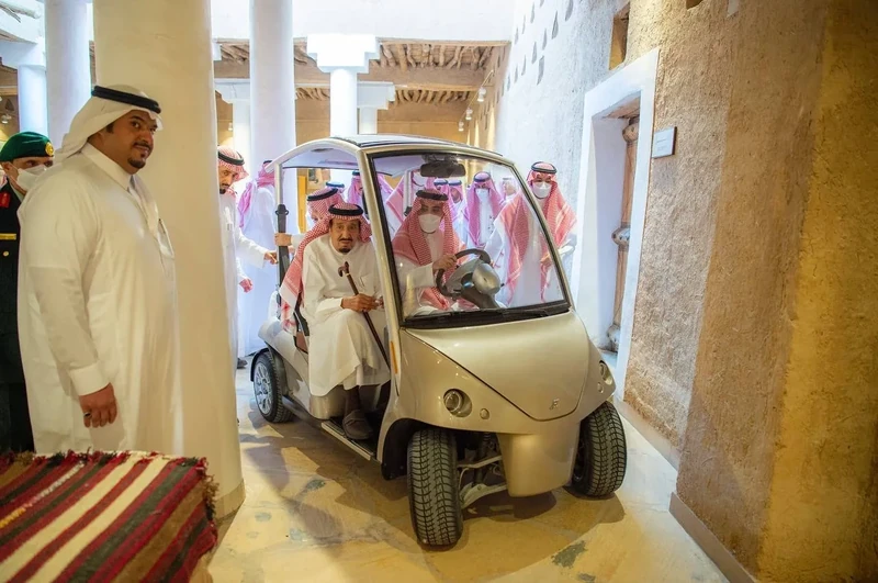 سيدي خادم الحرمين الشريفين يزور منطقة قصر الحكم في مدينة الرياض - صورة 15