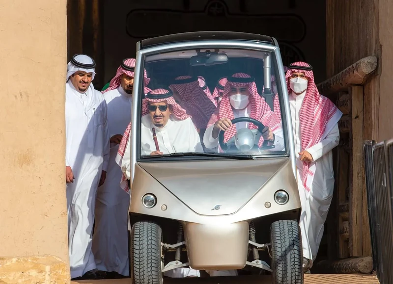 سيدي خادم الحرمين الشريفين يزور منطقة قصر الحكم في مدينة الرياض - صورة 20